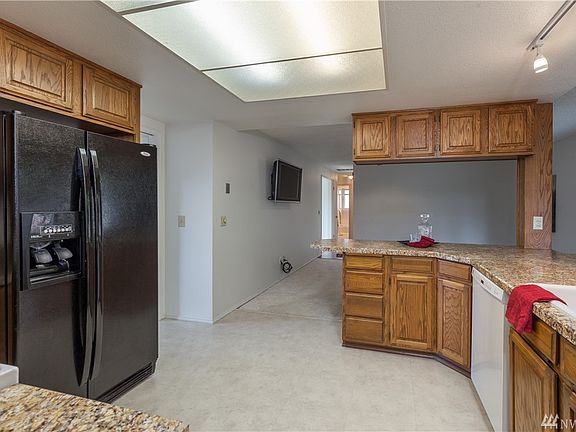 Spacious kitchen