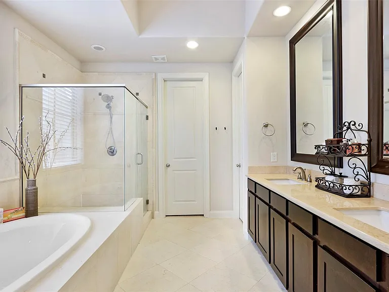 2049 Fannin Sta N — Photo 11