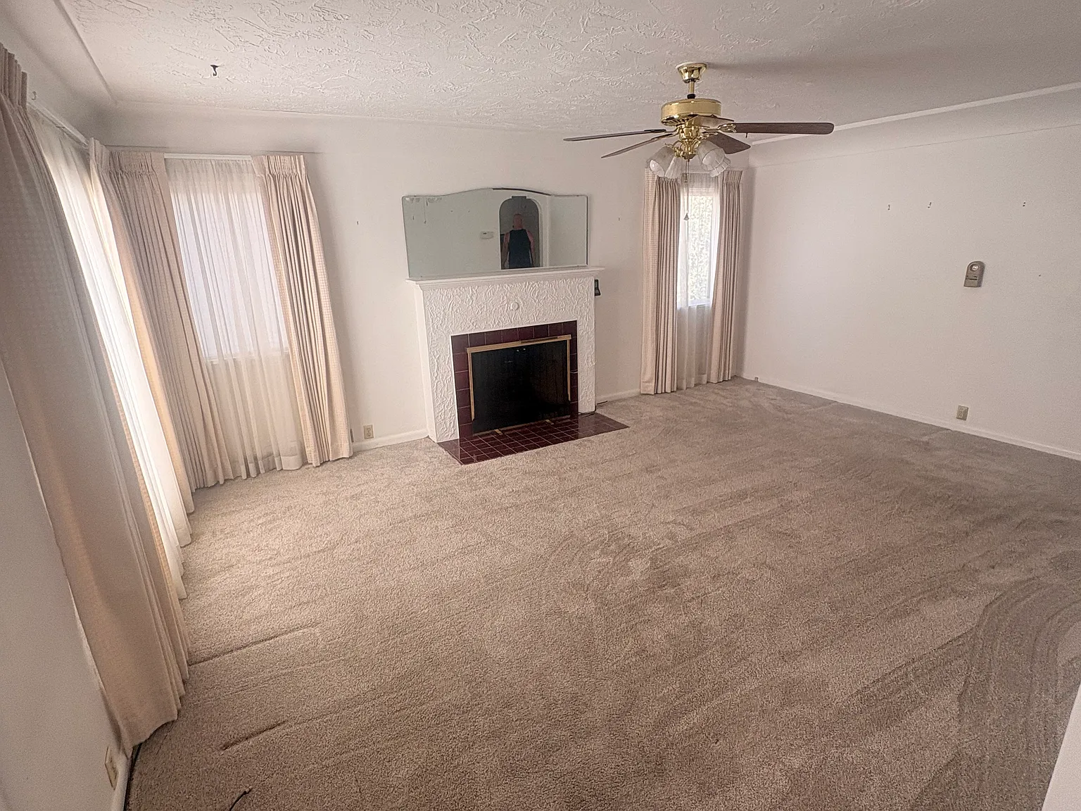2 bed, 999 sqft, $2,400 — Photo 2