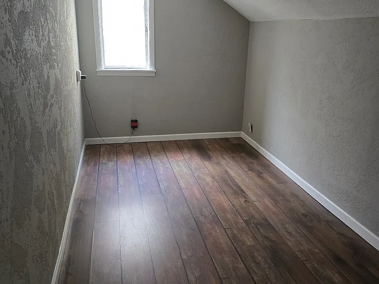 406 W Maple St — Photo 4