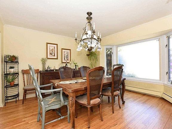 4th image of 227 Birchwood Park Dr