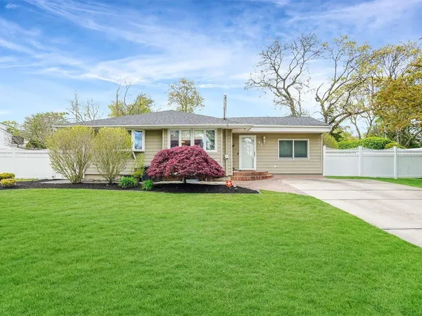 43 Franco Avenue, Selden, NY 11784