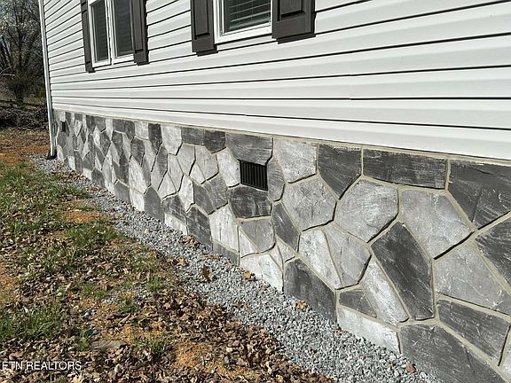 3rd image of 205 Knight Hollow Ln