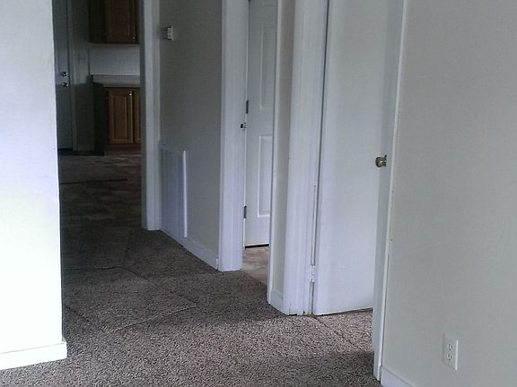 4th image of 310 W Oldham Ave