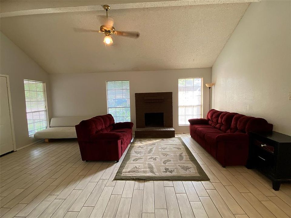1st image of 10610 Sandy River Dr