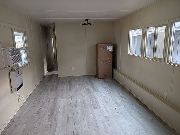 4th image of 157 12th St Space 40