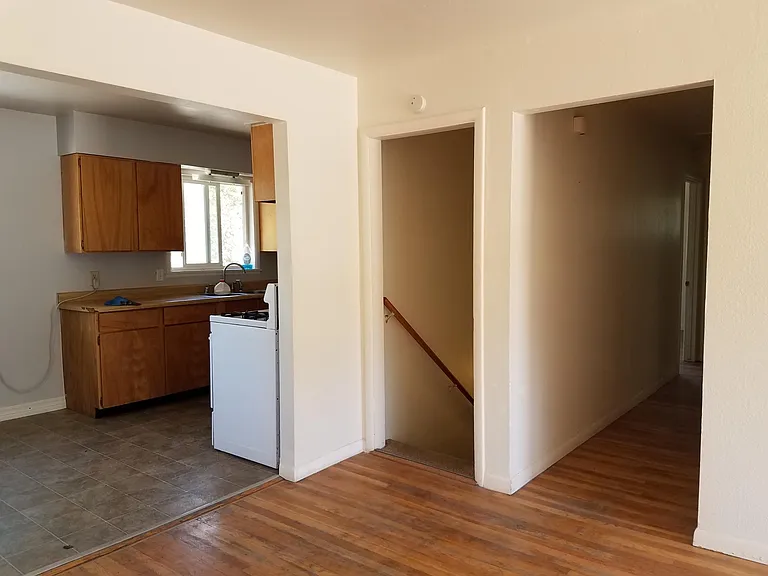 1150 Evans Ave — Photo 5