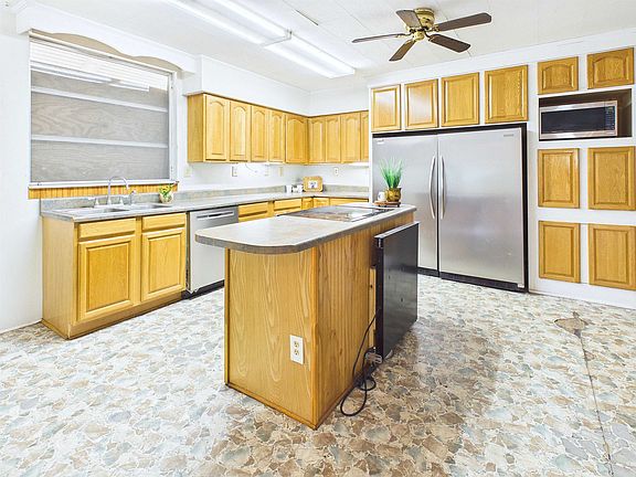 4th image of 611 W Green St