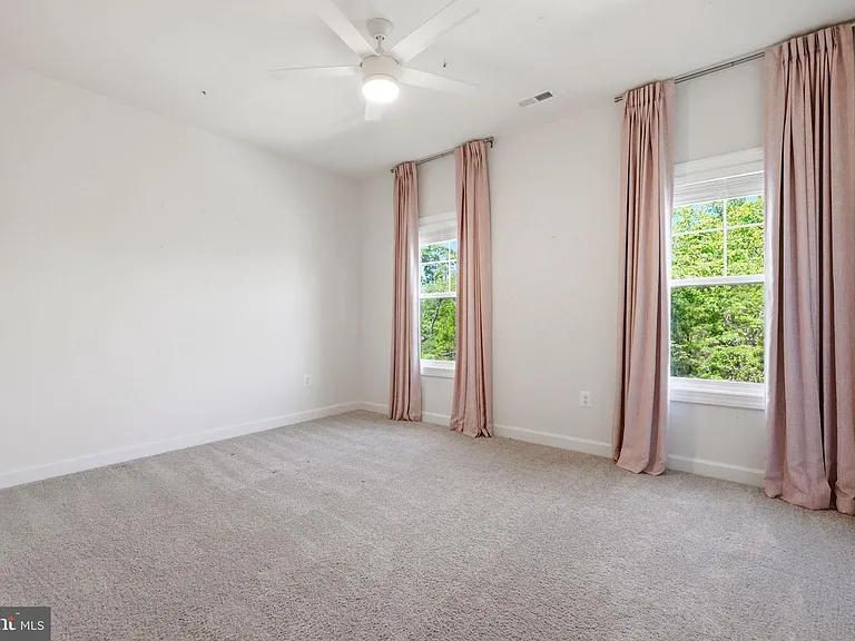 301 Kingdom Dr — Photo 85