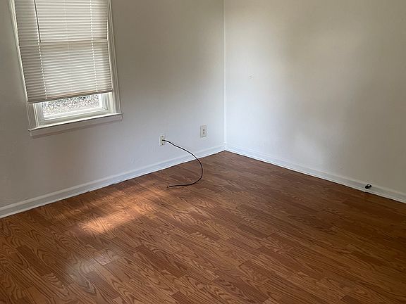2nd image of 1524 E 4th Ave