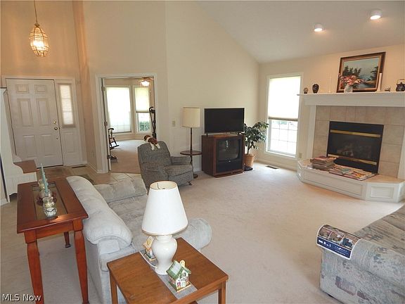 3rd image of 15247 Chestnut Oak Ln