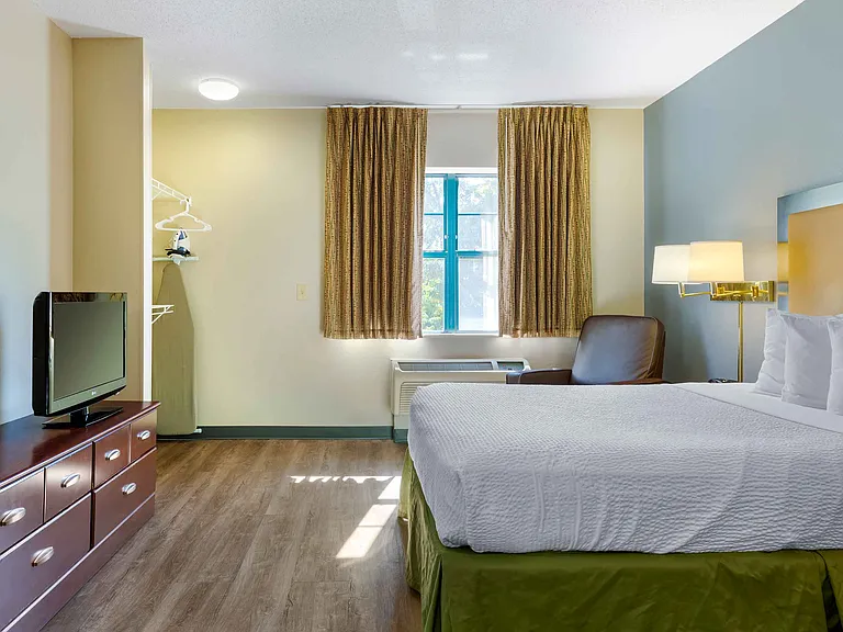 Studio Suite - 1 Queen Bed