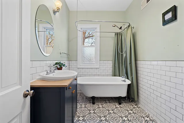 515 Boissevain Ave — Photo 12