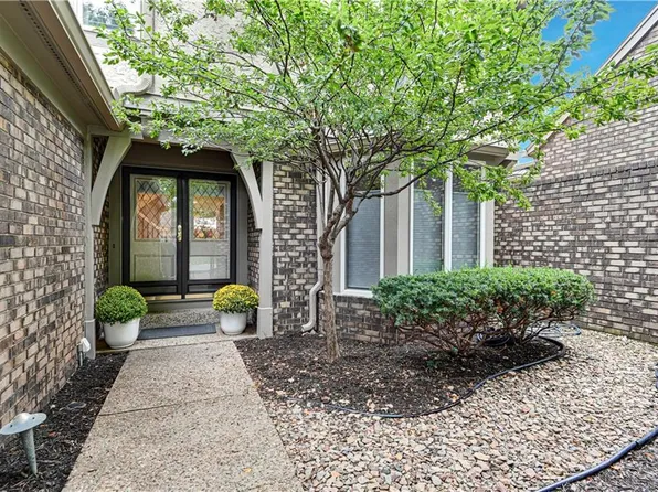 6327 Kennett Pl, Mission, KS 66202