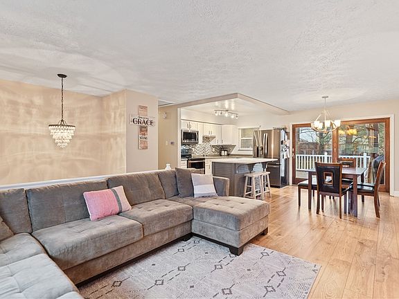 4th image of 504 Daisy Ct