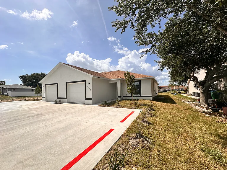 1107 Diplomat Pkwy E — Photo 2