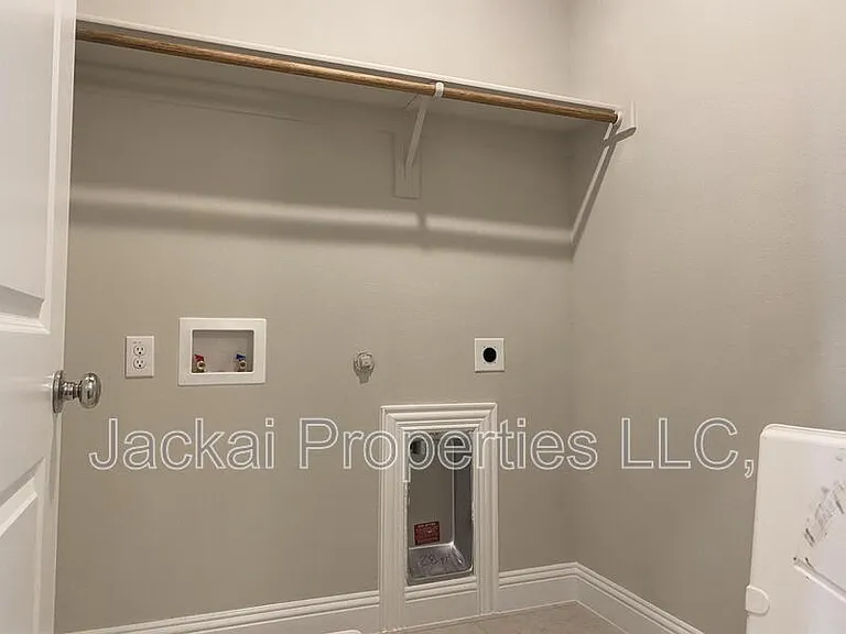 801 Ponds Edge Ln — Photo 18