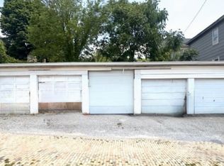 422 Grove Aly, East Liverpool, OH