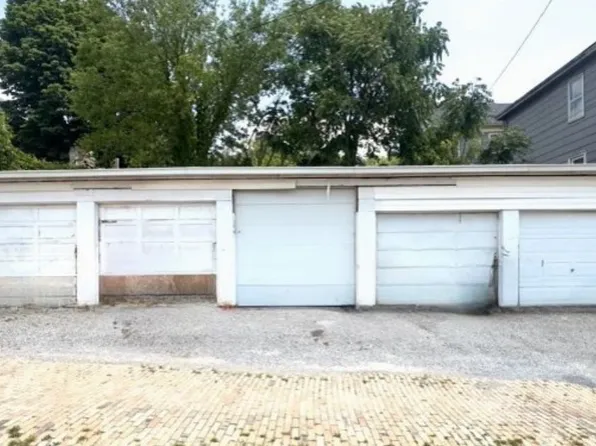 422 Grove Aly, East Liverpool, OH 43920