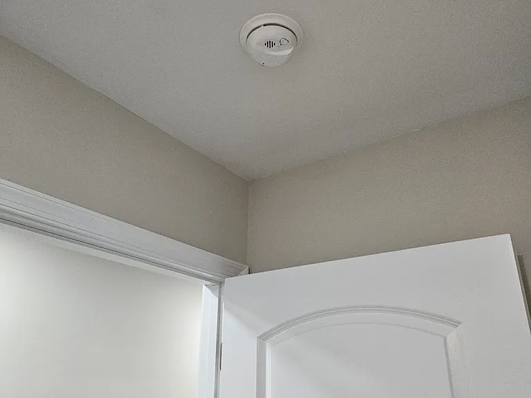 1068 Lakeland Dr — Photo 43