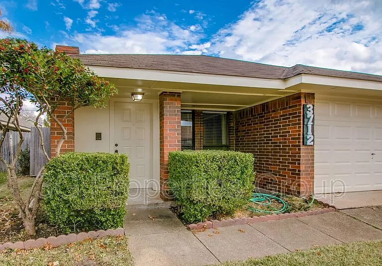 3712 Roussillon Dr — Photo 4