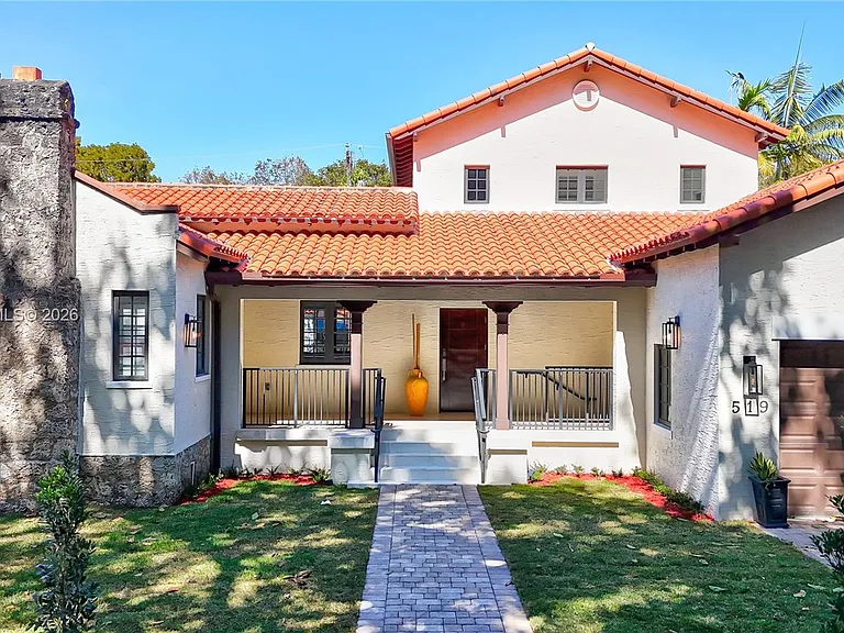519 Alhambra Cir — Photo 5