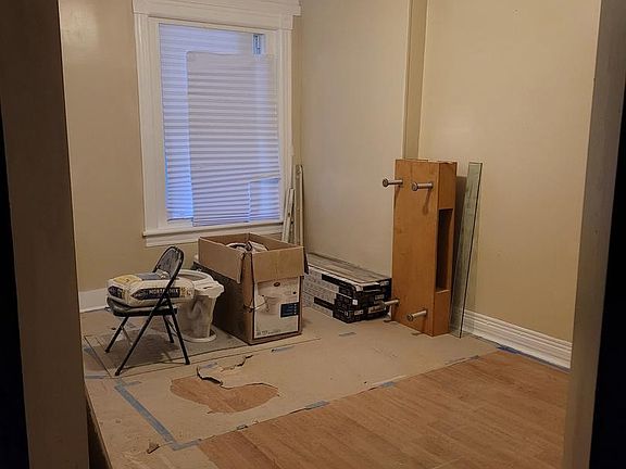 5th image of 301 Spring St