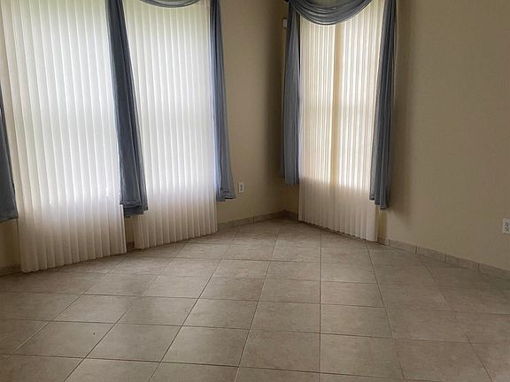 5th image of 125 Dover Ct #34