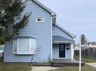 18 Southside Ave, Freeport, NY 11520