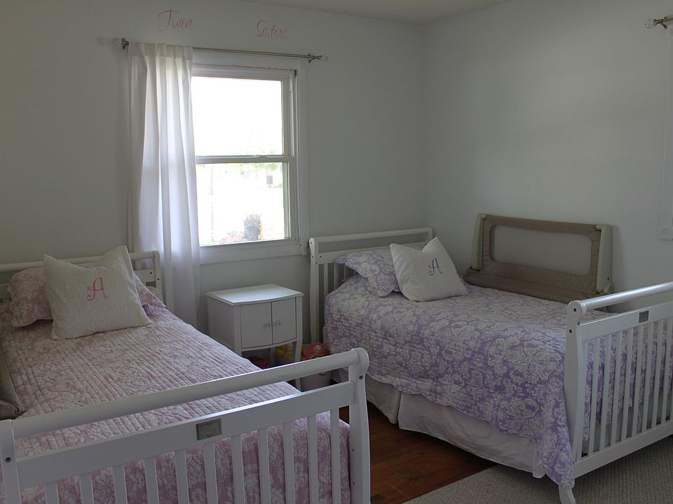 2nd image of 1035 E Logan St
