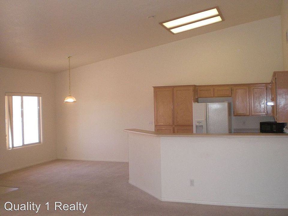 Condominium 1410 Sq ft