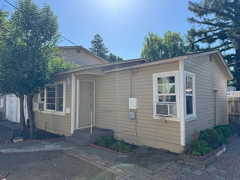 Rose Ave — Photo 1