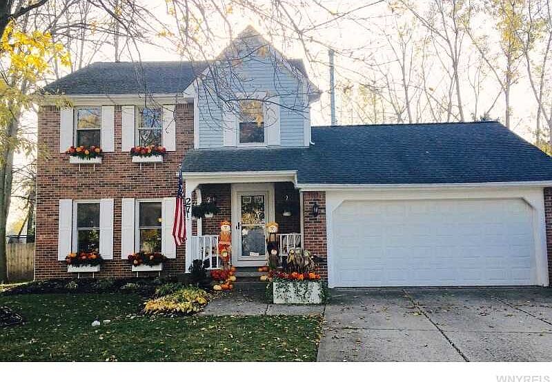 1st image of 27 Deepwood Ct