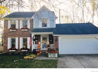 27 Deepwood Ct, Amherst, NY 14228