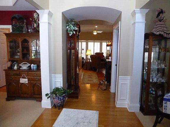 2nd image of 111 Westchester Dr SE