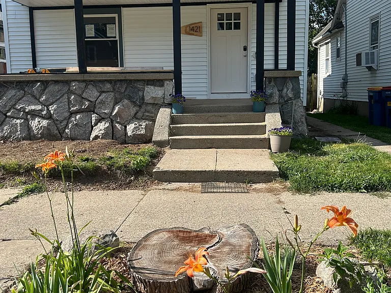 1421 Sigsbee St SE — Photo 2