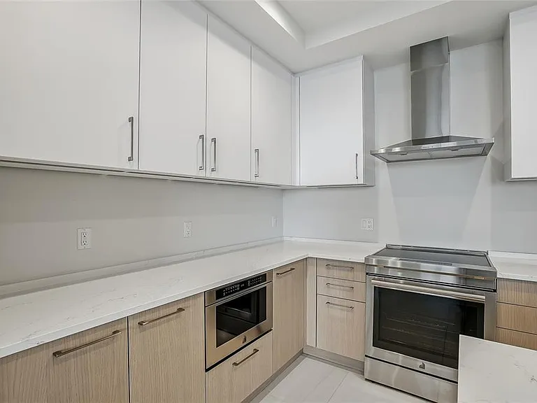 275 1st Ave S #1008 — Photo 10