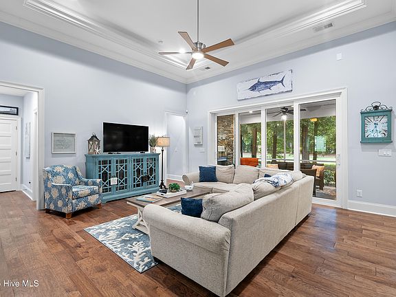 4th image of 916 Oyster Pointe Drive