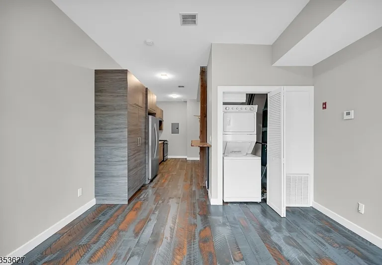 180 Spring St — Photo 10