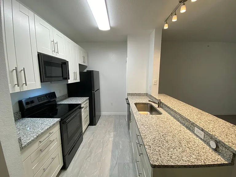 5455 Vineland Rd #3310 — Photo 3