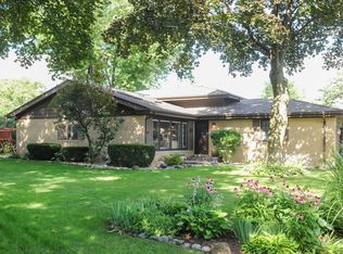 690 Timothy Ln, Des Plaines, IL