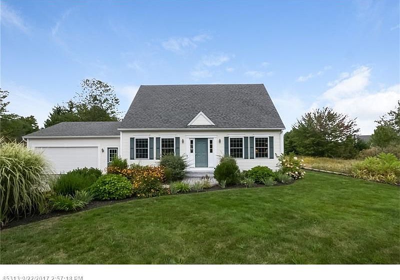 Adorable Cape in the heart of Kennebunk!