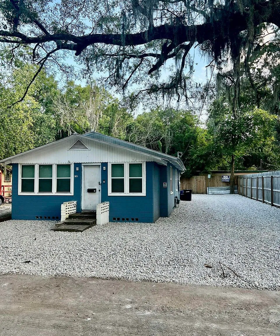 3 bed, 1162 sqft, $2,300 — Photo 1