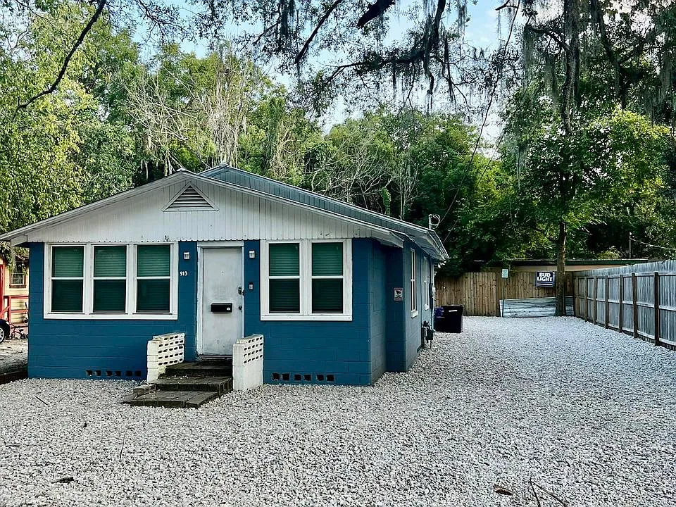 913 NW 4th Pl