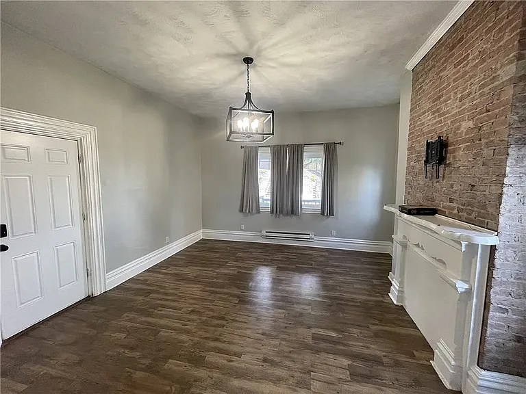 115 Meridan St #1 — Photo 5