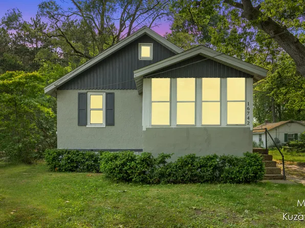 16742 148th Ave, Spring Lake, MI 49456