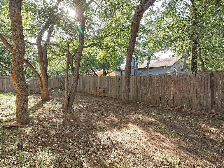 610 Palo Alto Ln — Photo 30