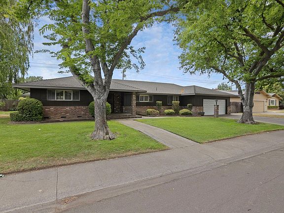 4th image of 2308 W Benjamin Holt Dr