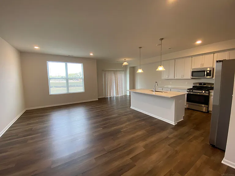 8783 Pioneer St — Photo 6