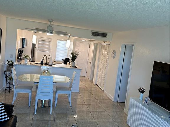 3rd image of 2223 Park Ln APT 111